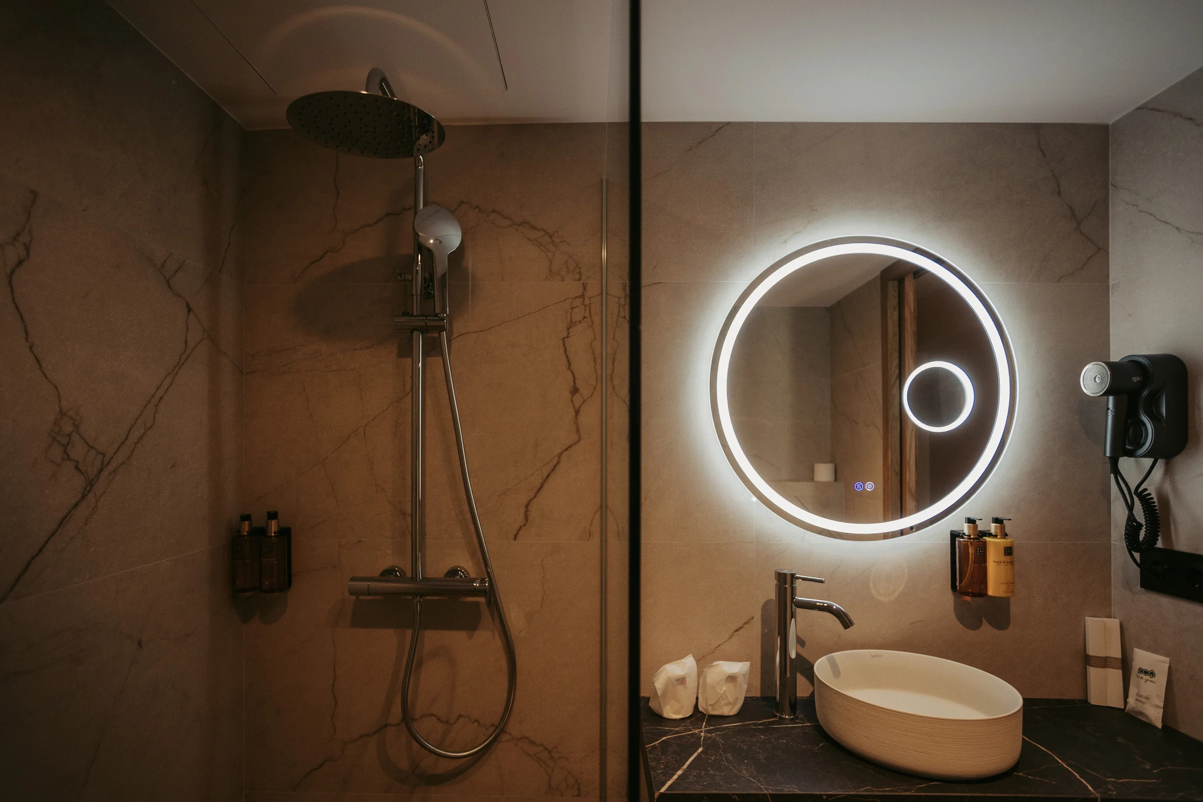 Lavabo i dutxa de Calma