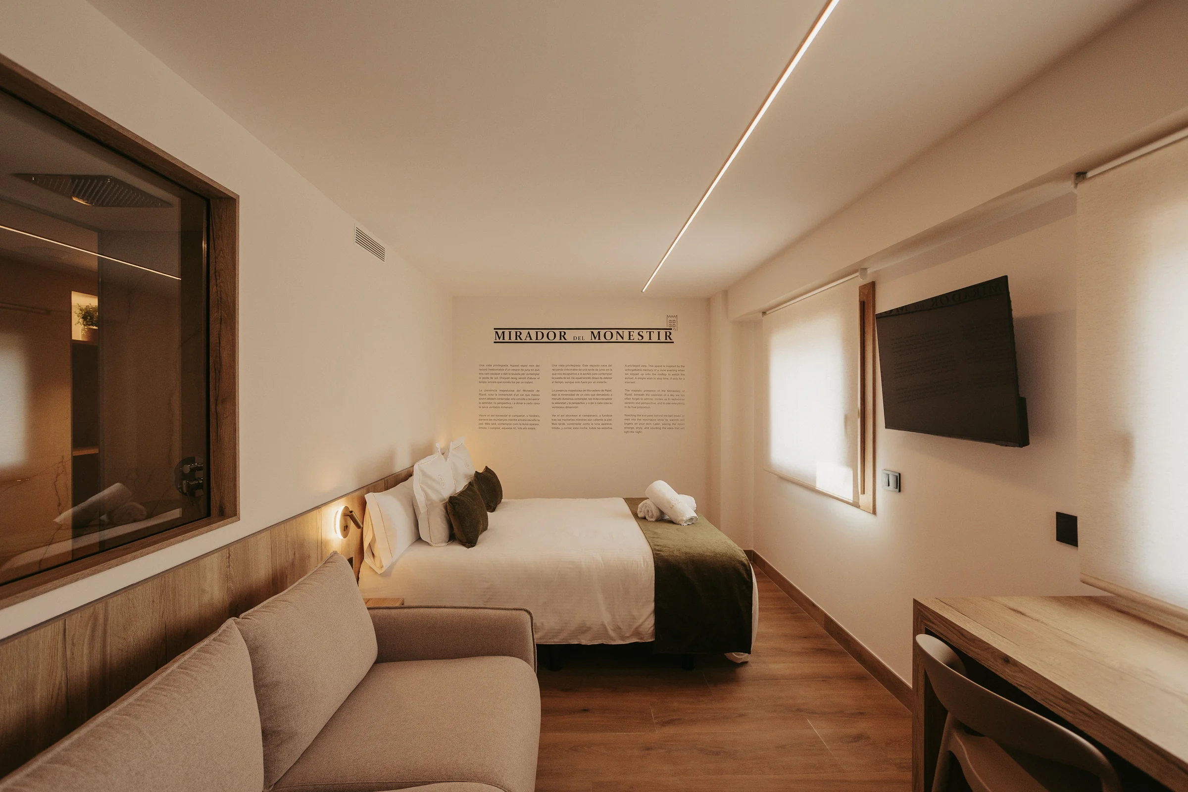 Suite Mirador del Monestir amb llit i saló